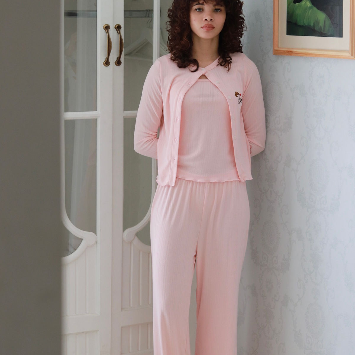 the rose macarons pj