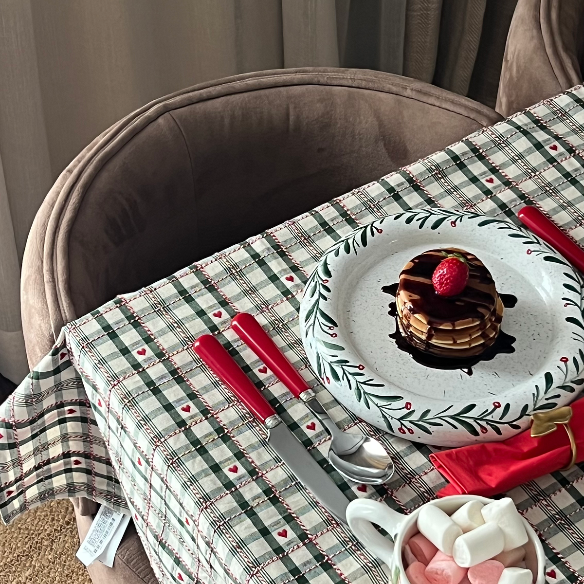 holly jolly plate